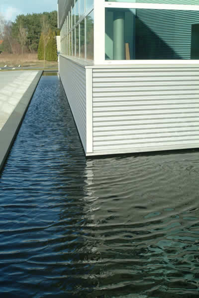 Waterspiegel bij industriebouw